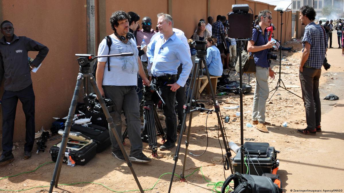 Burkina expels reporters from French newspapers