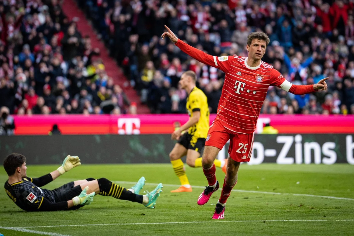 Bayern beats Dortmund 4-2 to go top