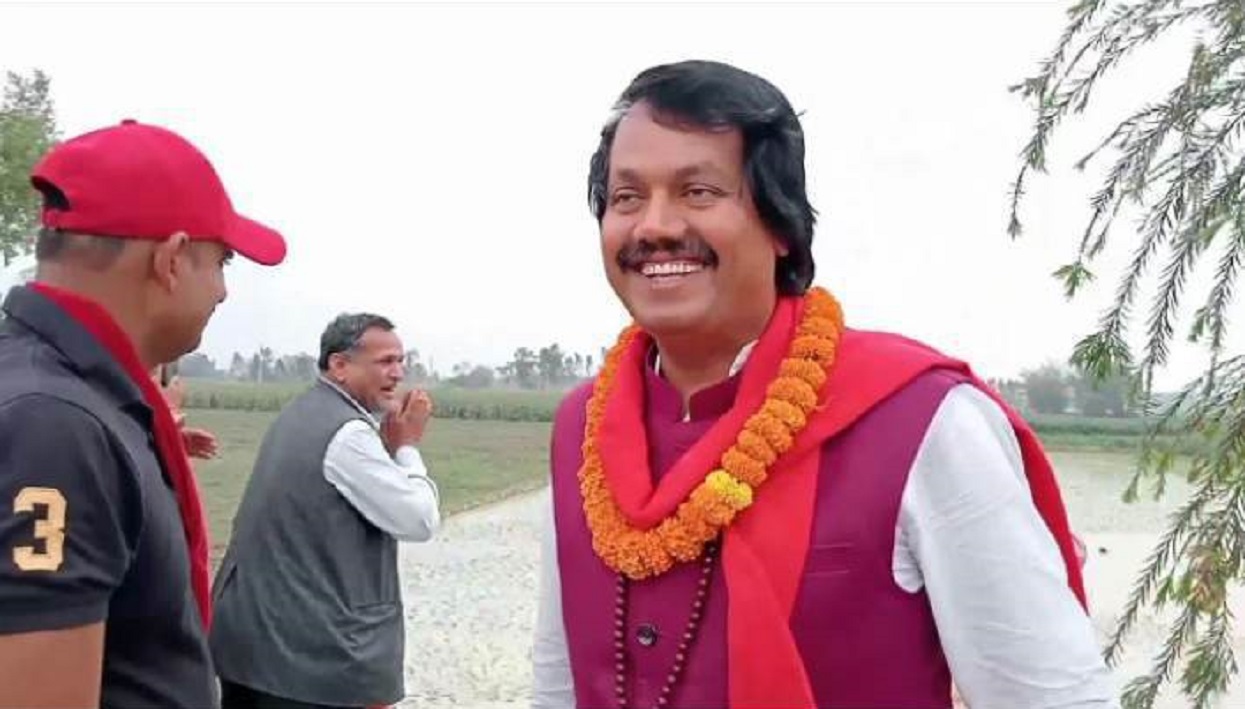 Bara-2: Janamat’s Kushwaha door-to-door campaign, visiting paddy fields & soliciting votes from farmers