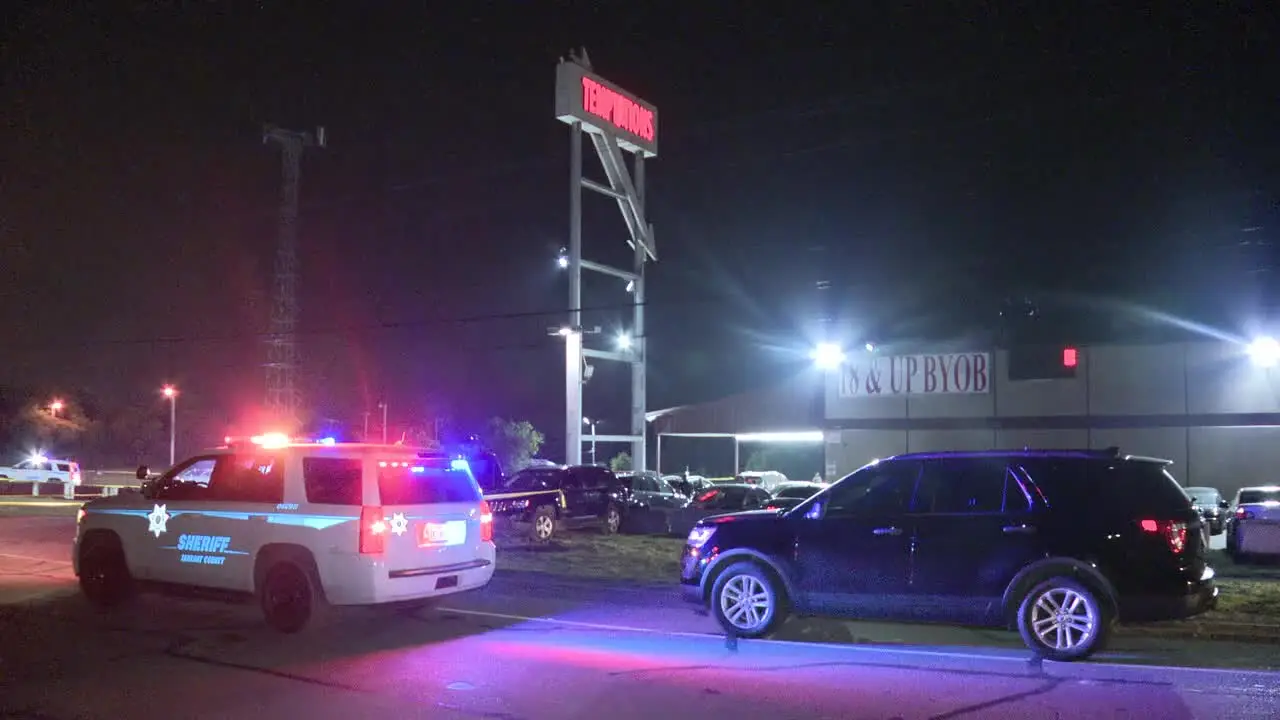 3 injured, gunman killed following U.S. strip club shooting –  English.MakaluKhabar.com