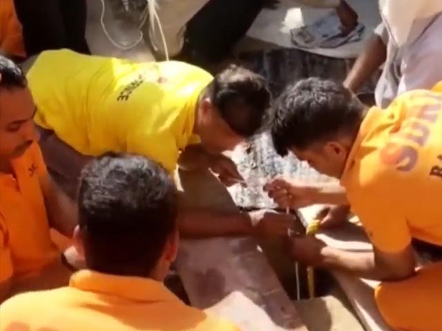 Kid trapped in borewell rescued after 7 hours in Jaipur