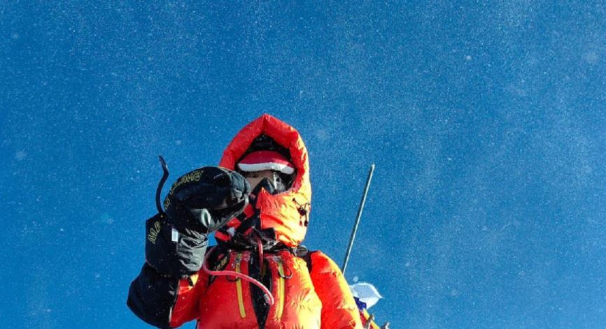 16-year-old Chinese youth scales Everest