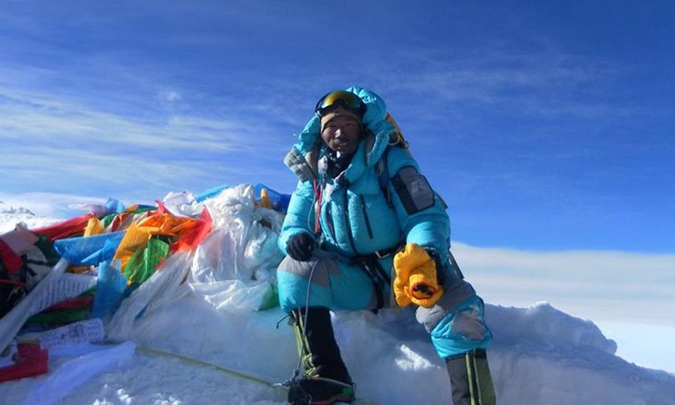 Kami Rita Sherpa breaks his own record by scaling Everest for 27th time