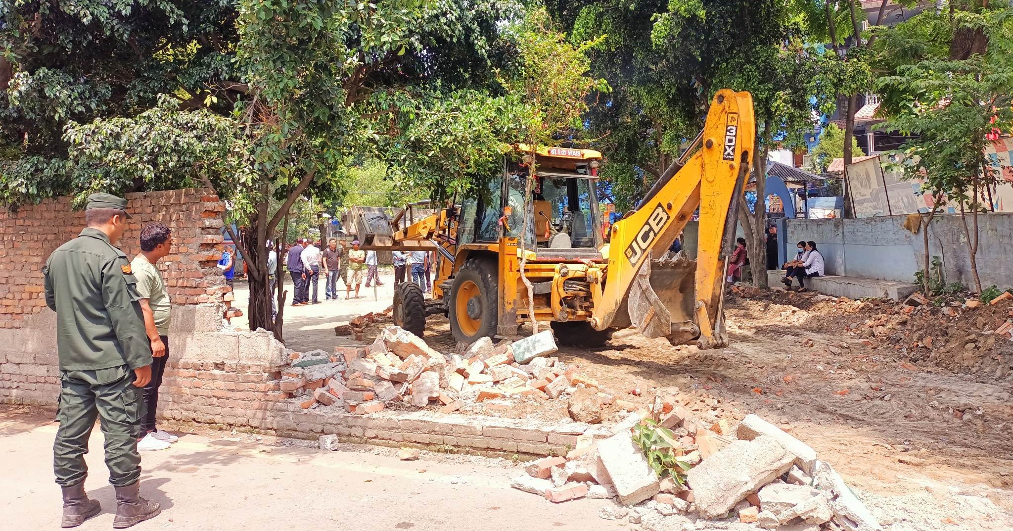 KMC demolished illegal structures built by Megha School in Anamnagar (photos)