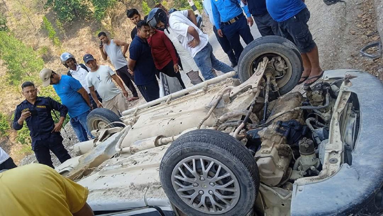 Vehicle carrying Pilgrims crash in Swargadwari