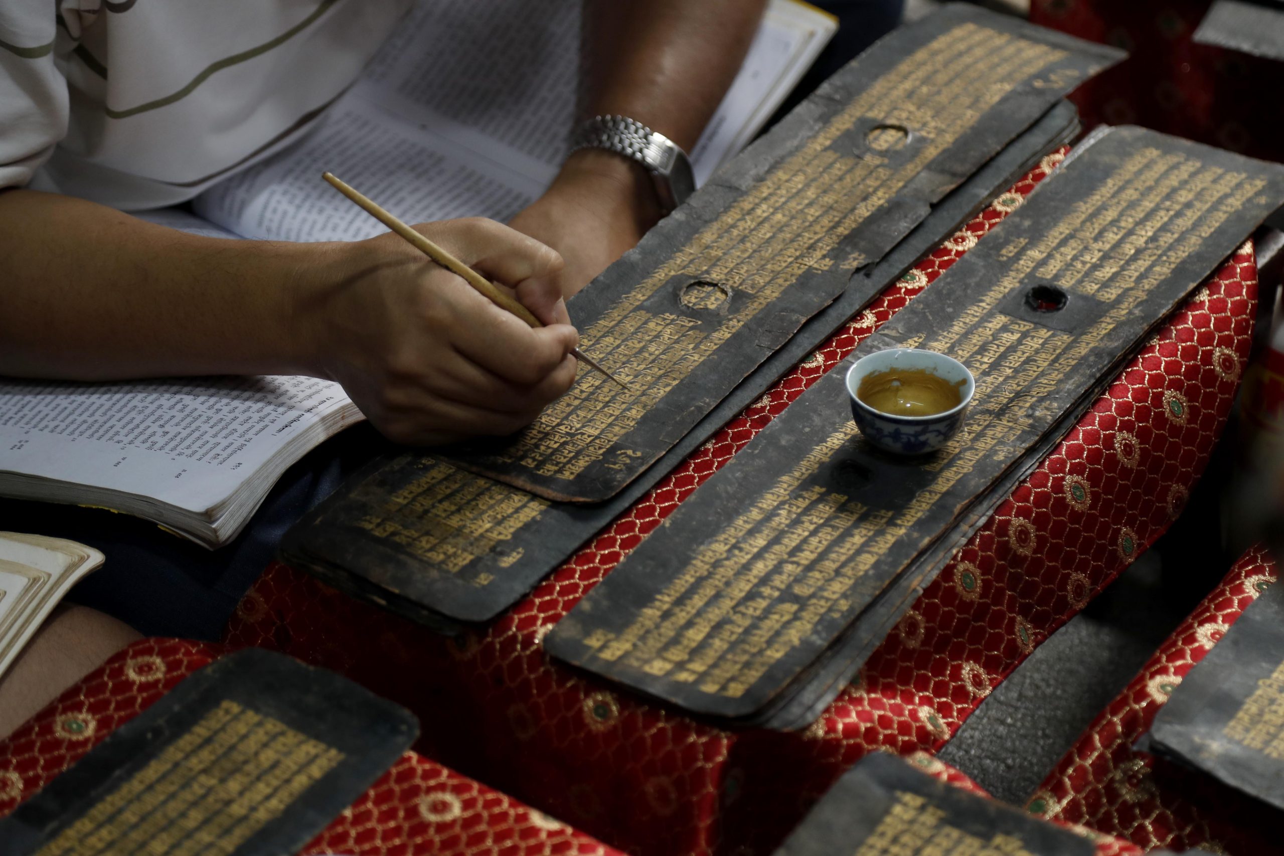 This is how ‘Prajnaparamita’ rewritten using natural gum on gold dust (photos)
