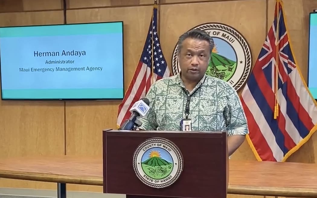 Hawaii wildfires: Maui emergency chief quits after sirens criticism