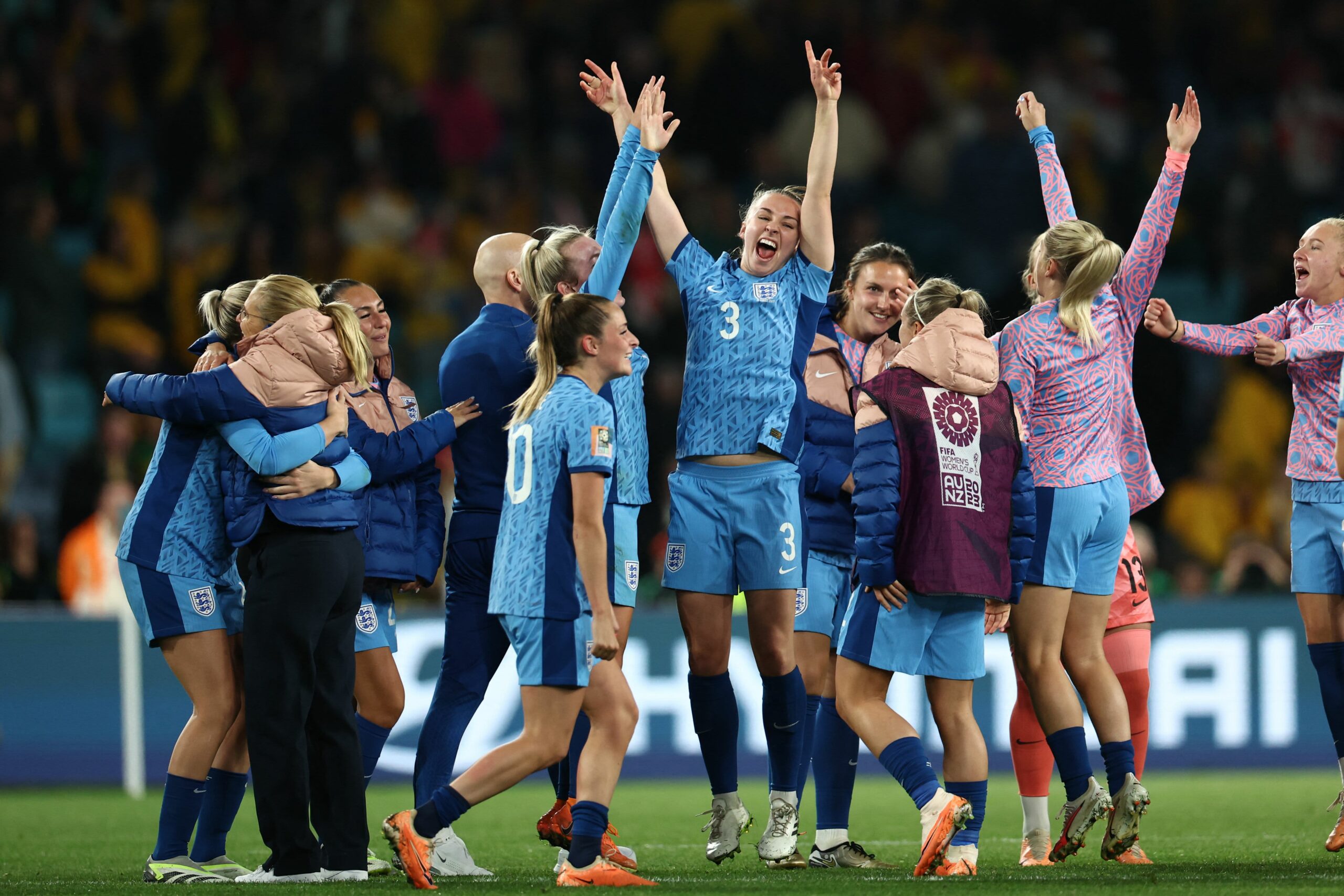 England beat Australia, qualifies for final