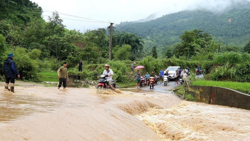 Death toll rises to 13 as landslides, floods hit Vietnam in August