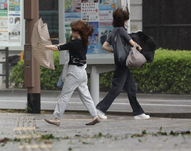 14 injured as Typhoon Khanun hits southwest Japan