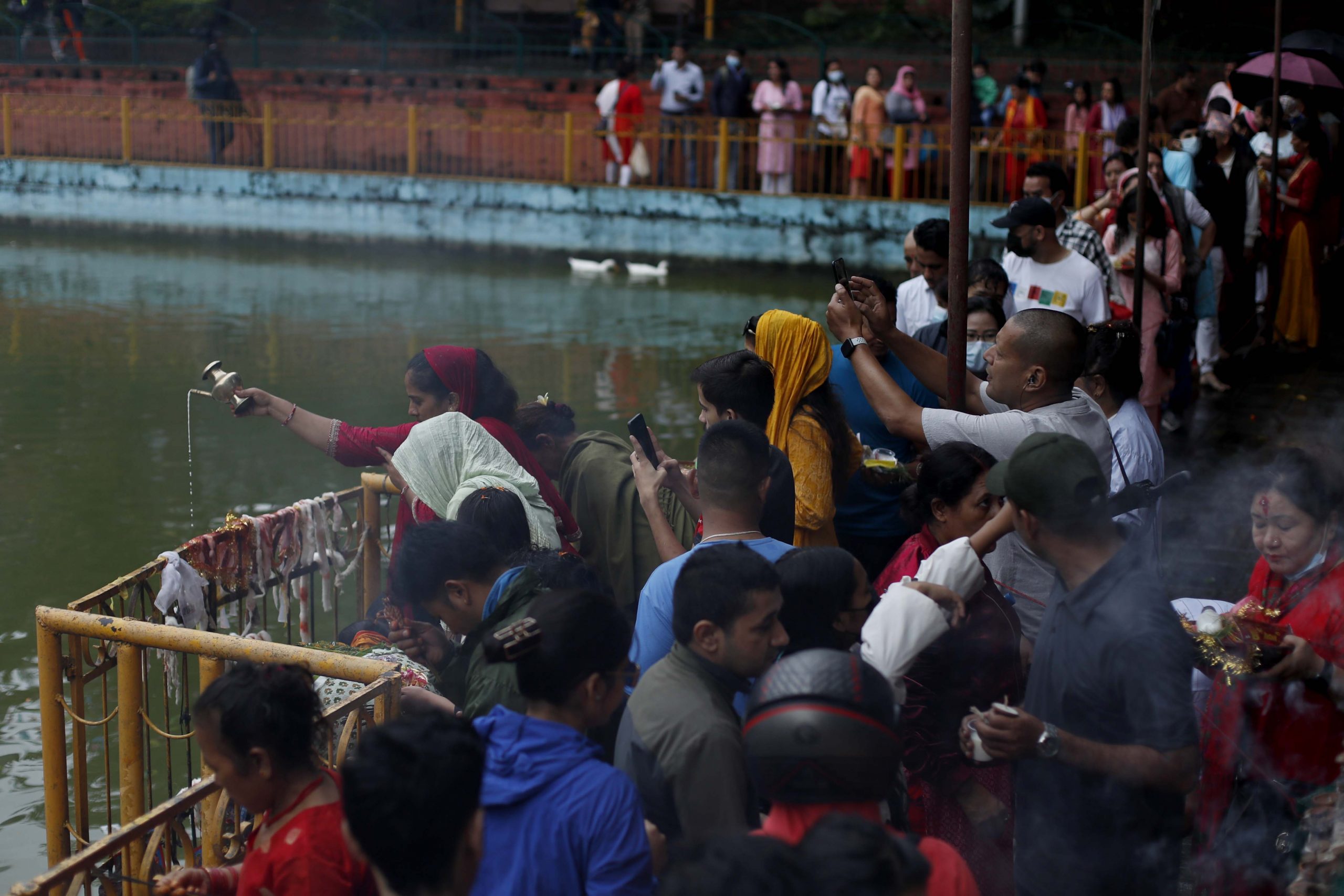 Naga Panchami: devotees gather to worship serpent deities (photos)