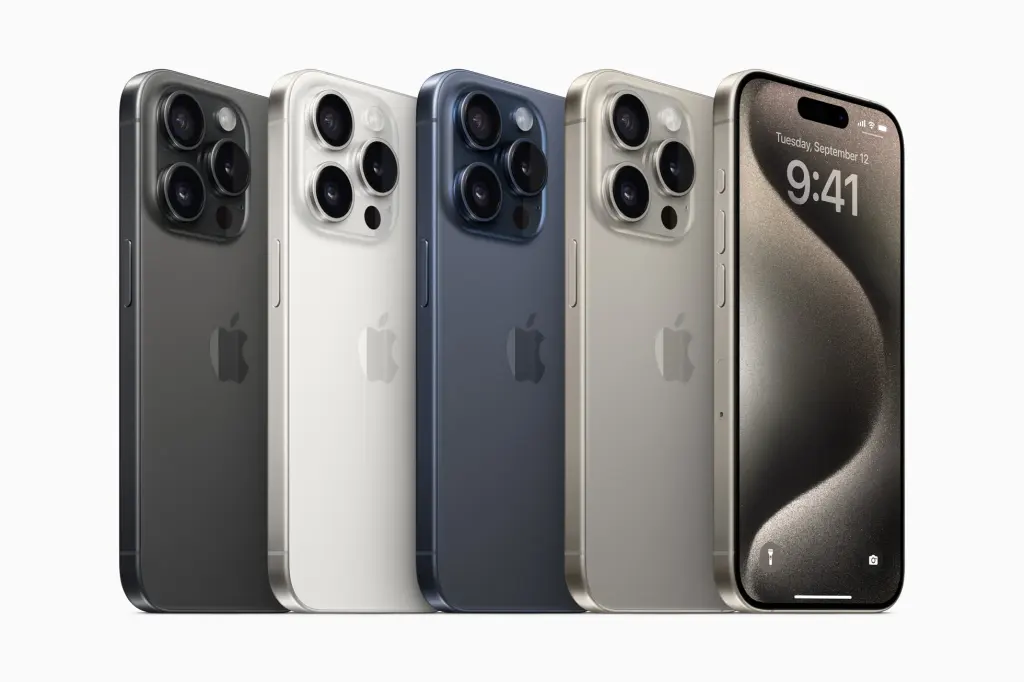 14 iPhone mobiles smuggled through customs seized