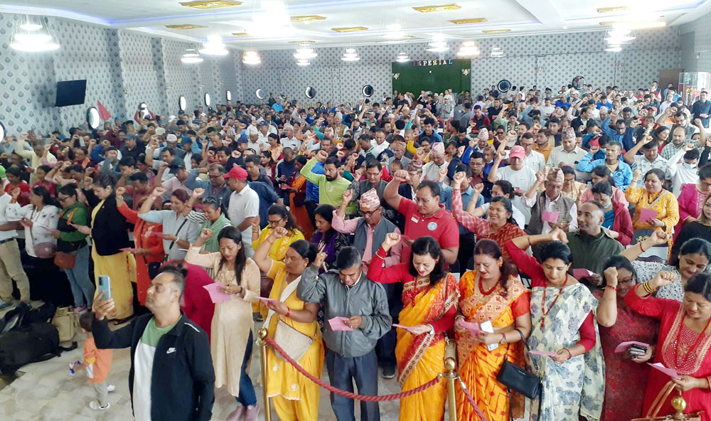 1761 new members of UML took oath in Bhaktapur