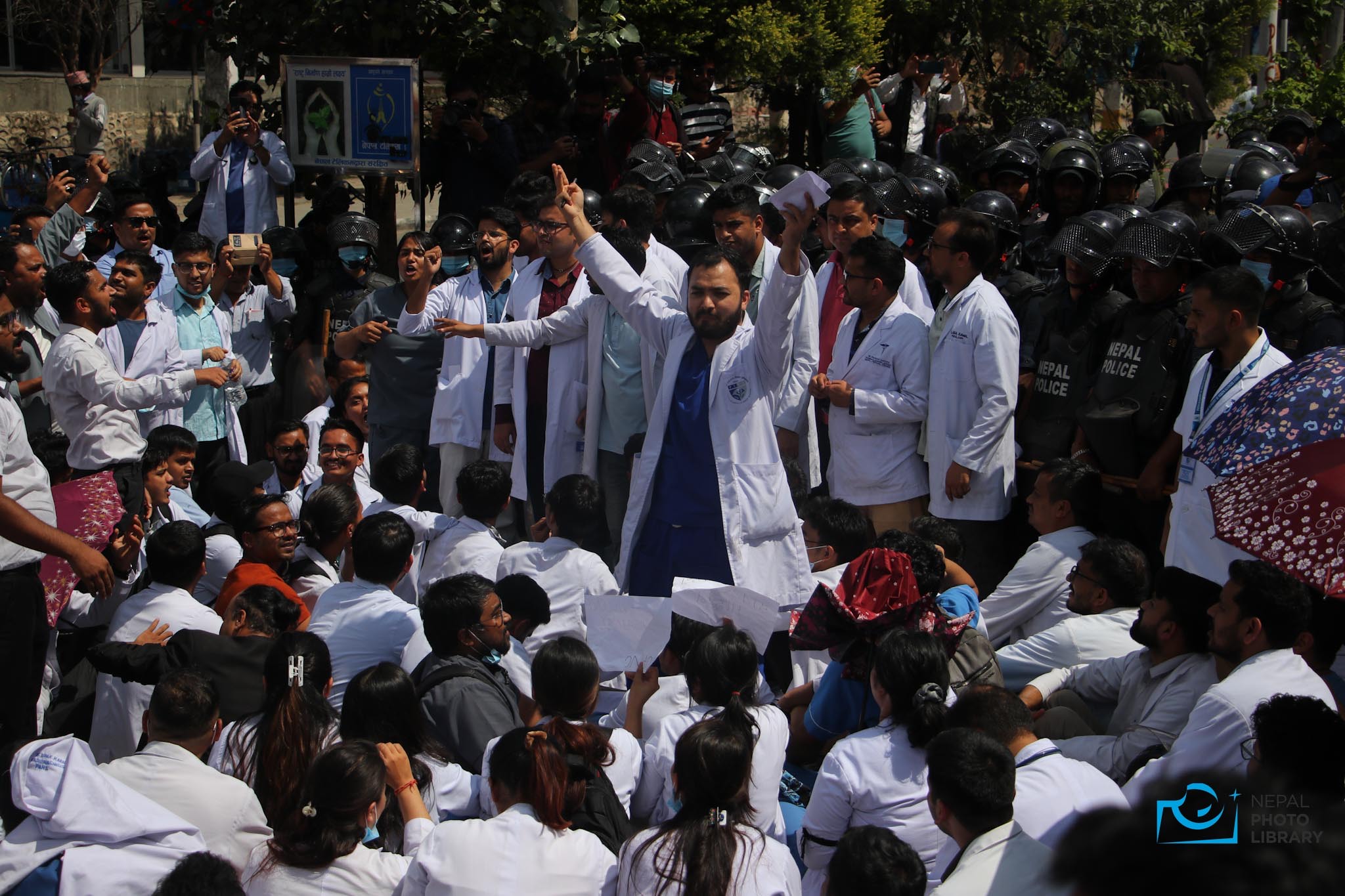 Health workers block Maitighar-Baneshwor road section in protest (photos)