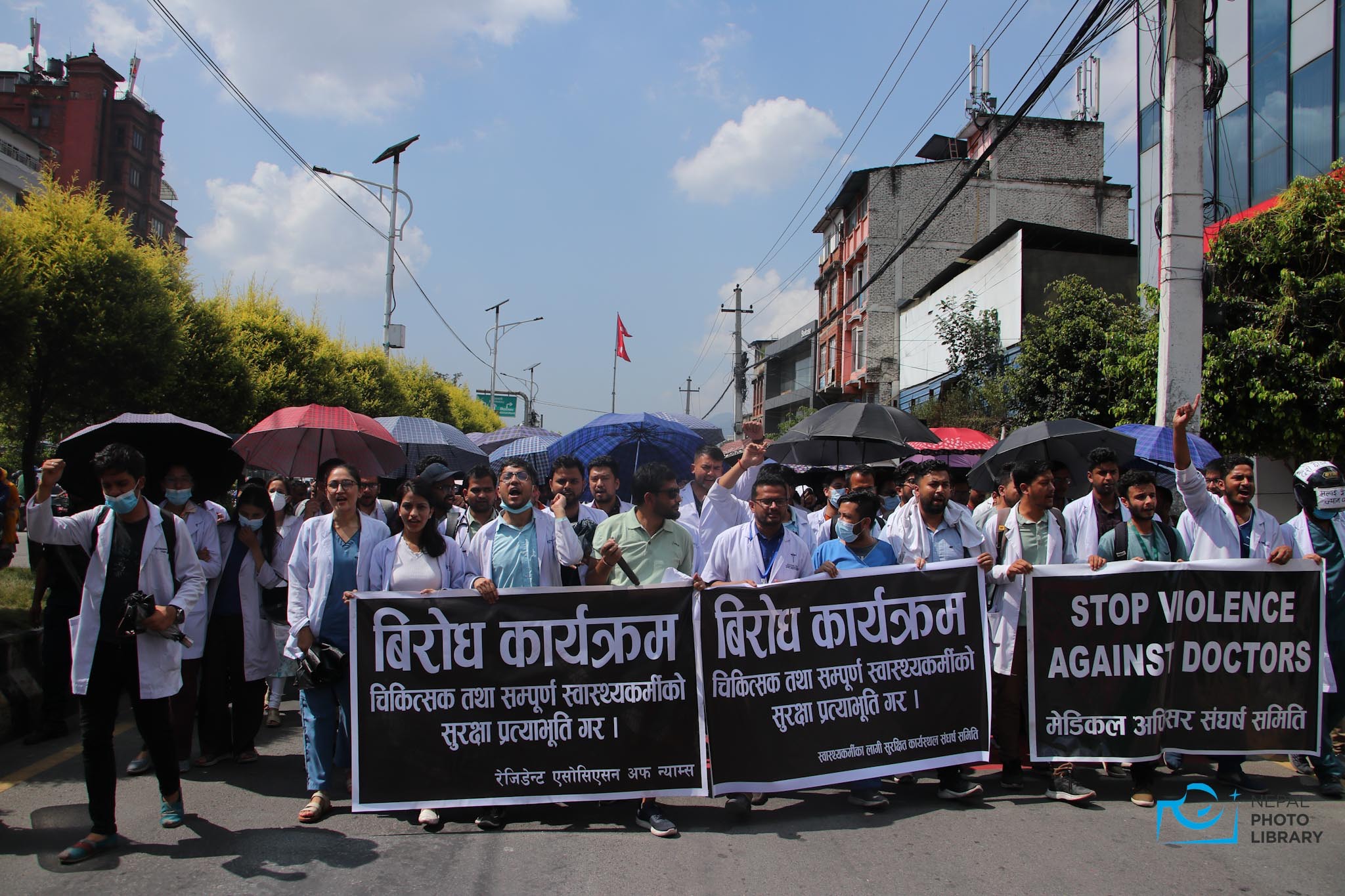 Doctors continue to protest in Kathmandu (photos)