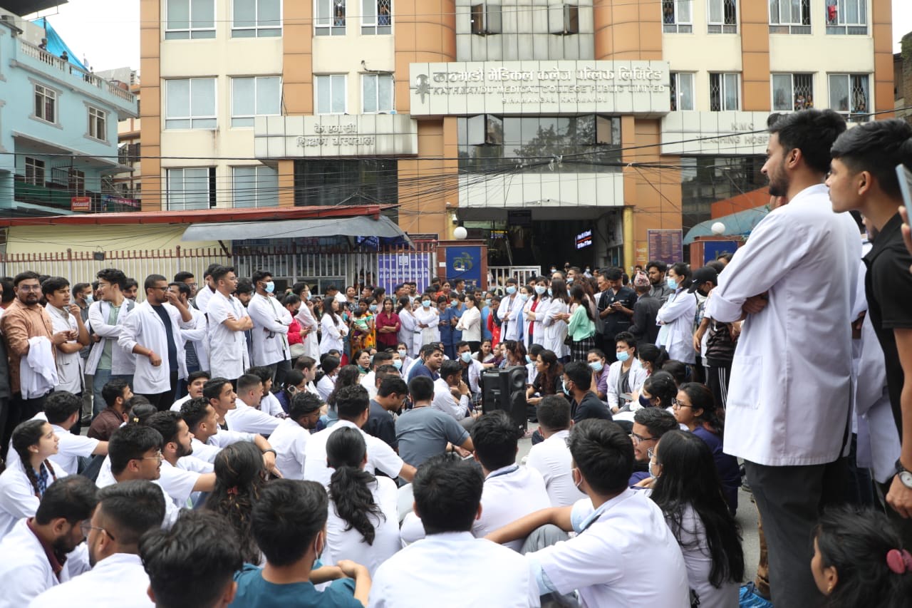 Protest erupts at KMC over doctor assault (photos)