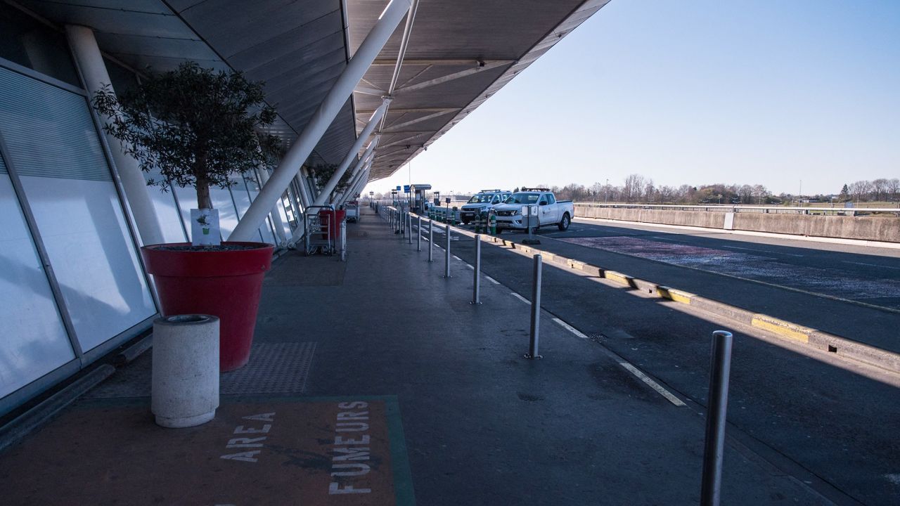 French airports under evacuation over bomb threats: media