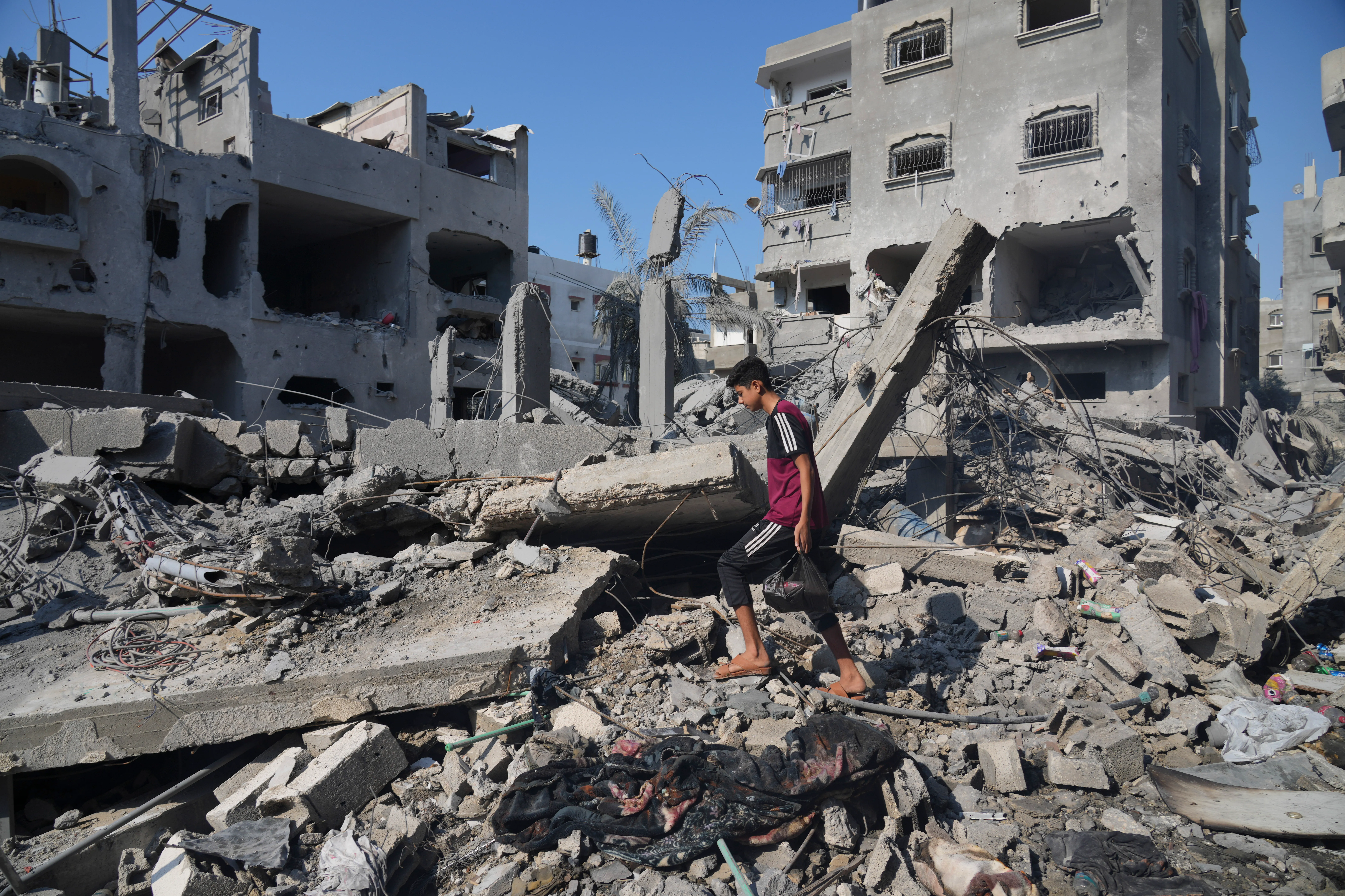 Gaza hospitals warn that thousands could die if supplies run out as Israeli ground offensive looms