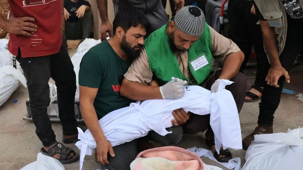 Dead and wounded strain Gaza hospitals as air strikes intensify