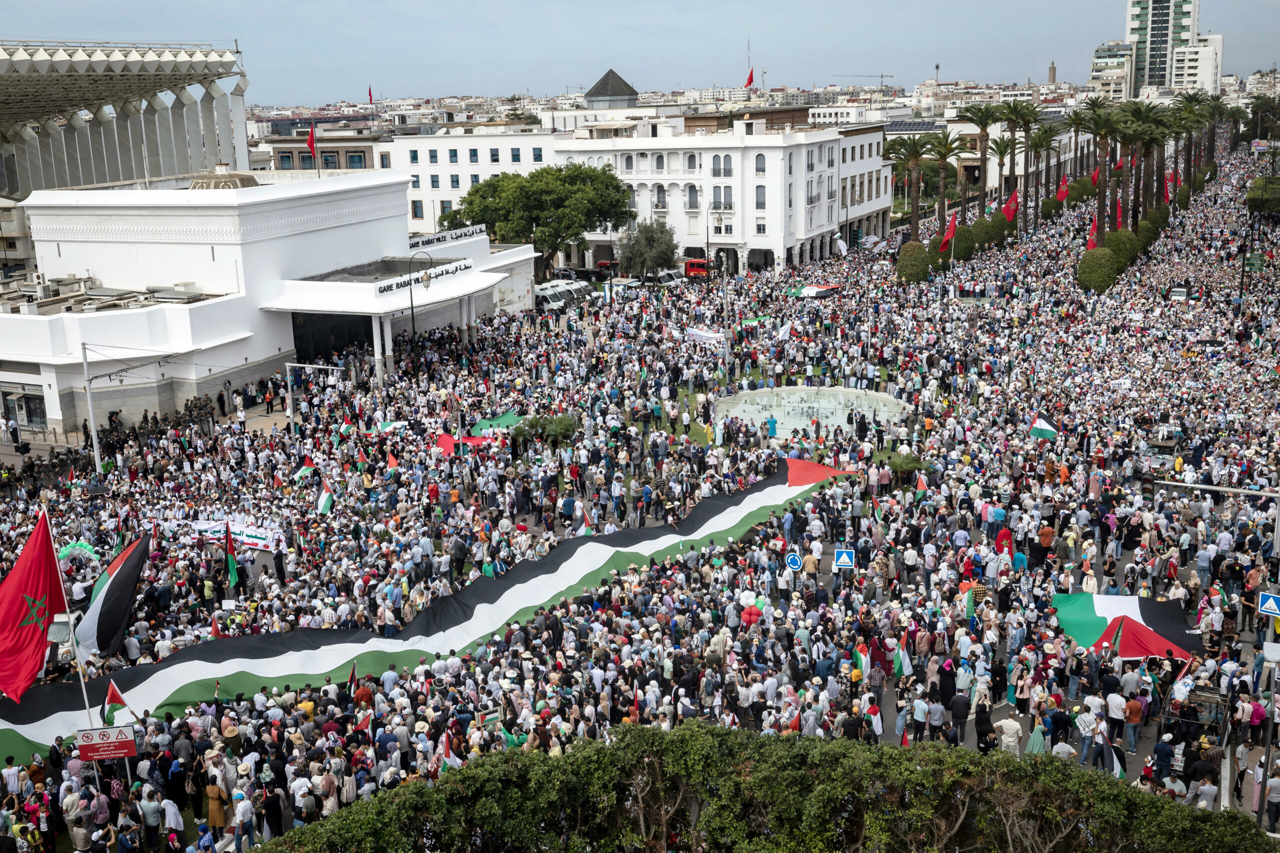 Thousands of Moroccans in the streets in support of Palestine