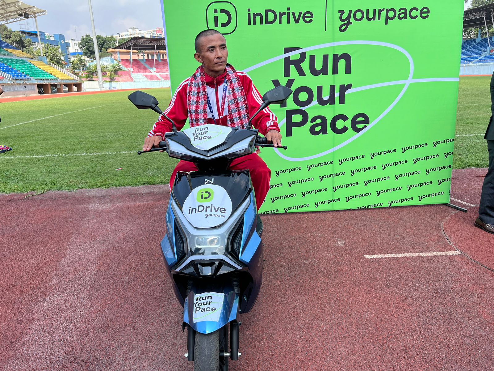 InDrive awarded EV scooters to the winners of the 15th Kathmandu Marathon