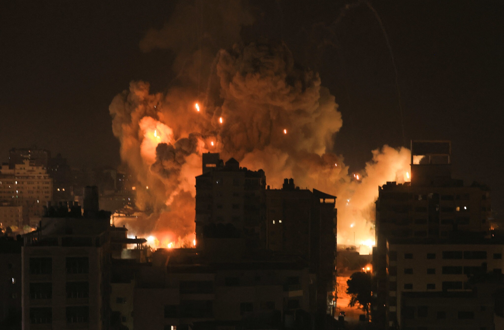 Israel carries out Gaza airstrikes as death toll on both sides rises