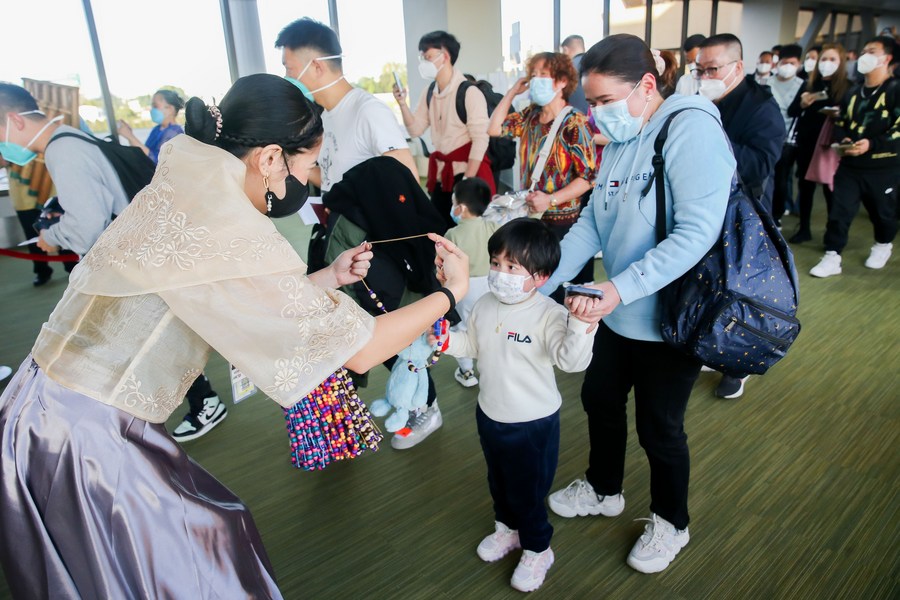 Nearly 208,000 Chinese tourists visit Philippines in Jan.-Sept.