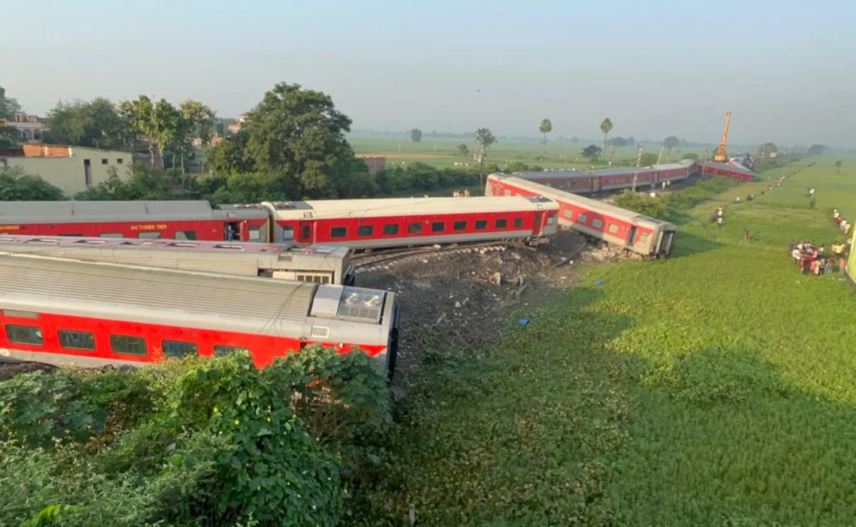 6 killed, 100 injured in train derailment in Bihar