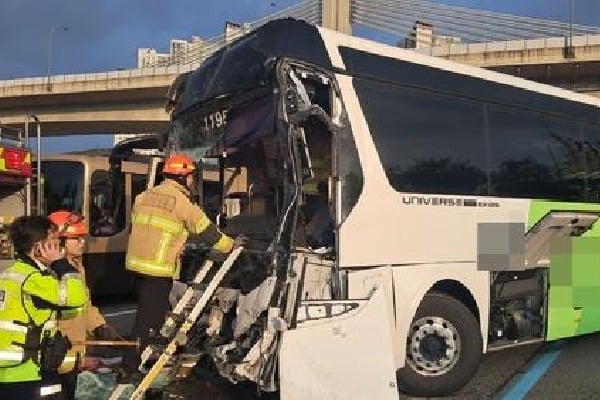 59 injured in 5-bus expressway pileup in S. Korea