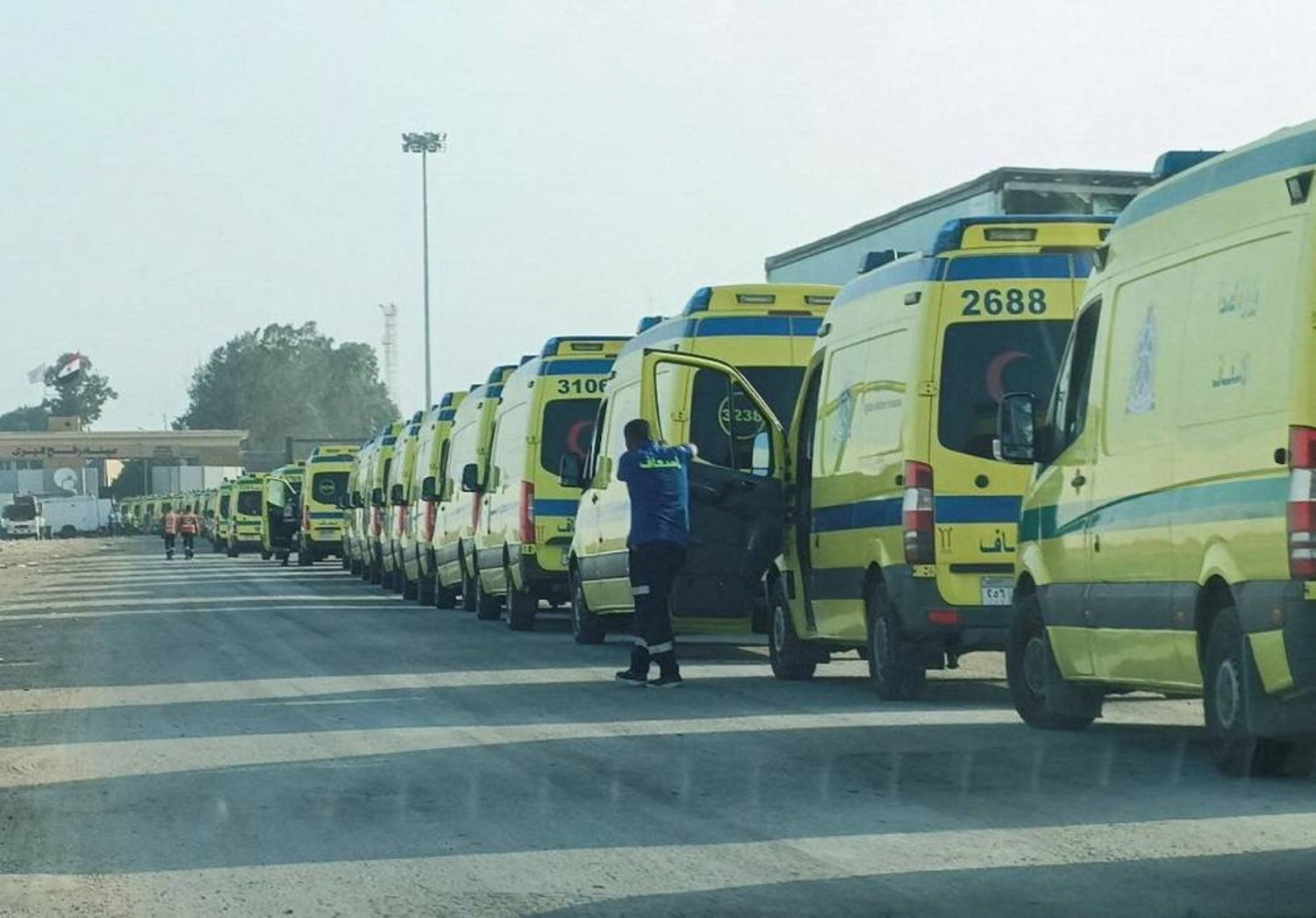 Egypt sends 40 ambulances to receive wounded Gazans