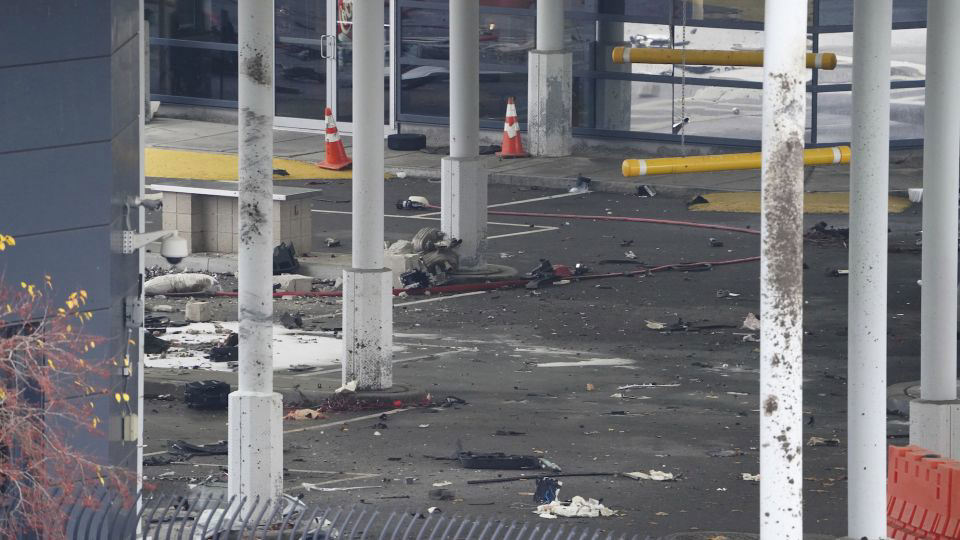 Sources: Deadly crash at US-Canadian border bridge involved man and wife in a Bentley, investigators believe
