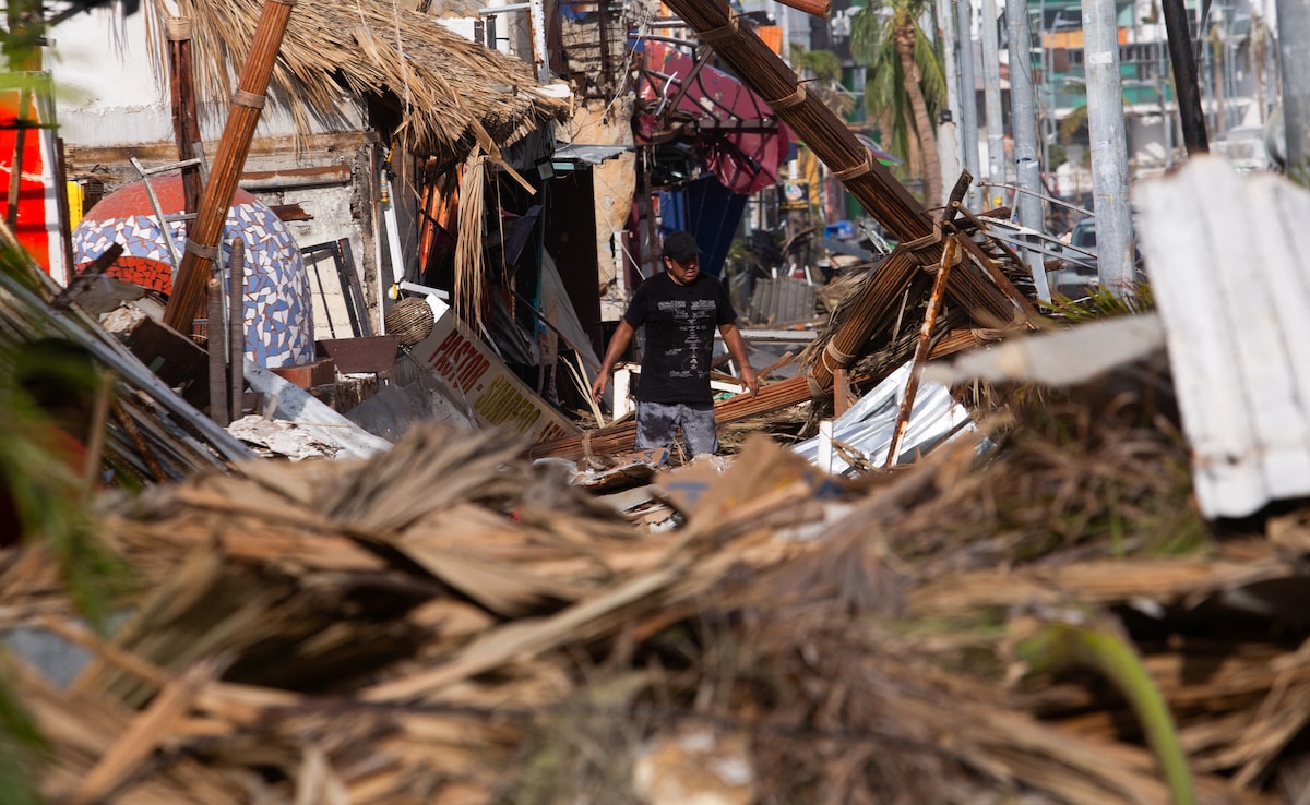 Over 300 foreigners safely evacuated from Mexico’s Acapulco after Hurricane Otis