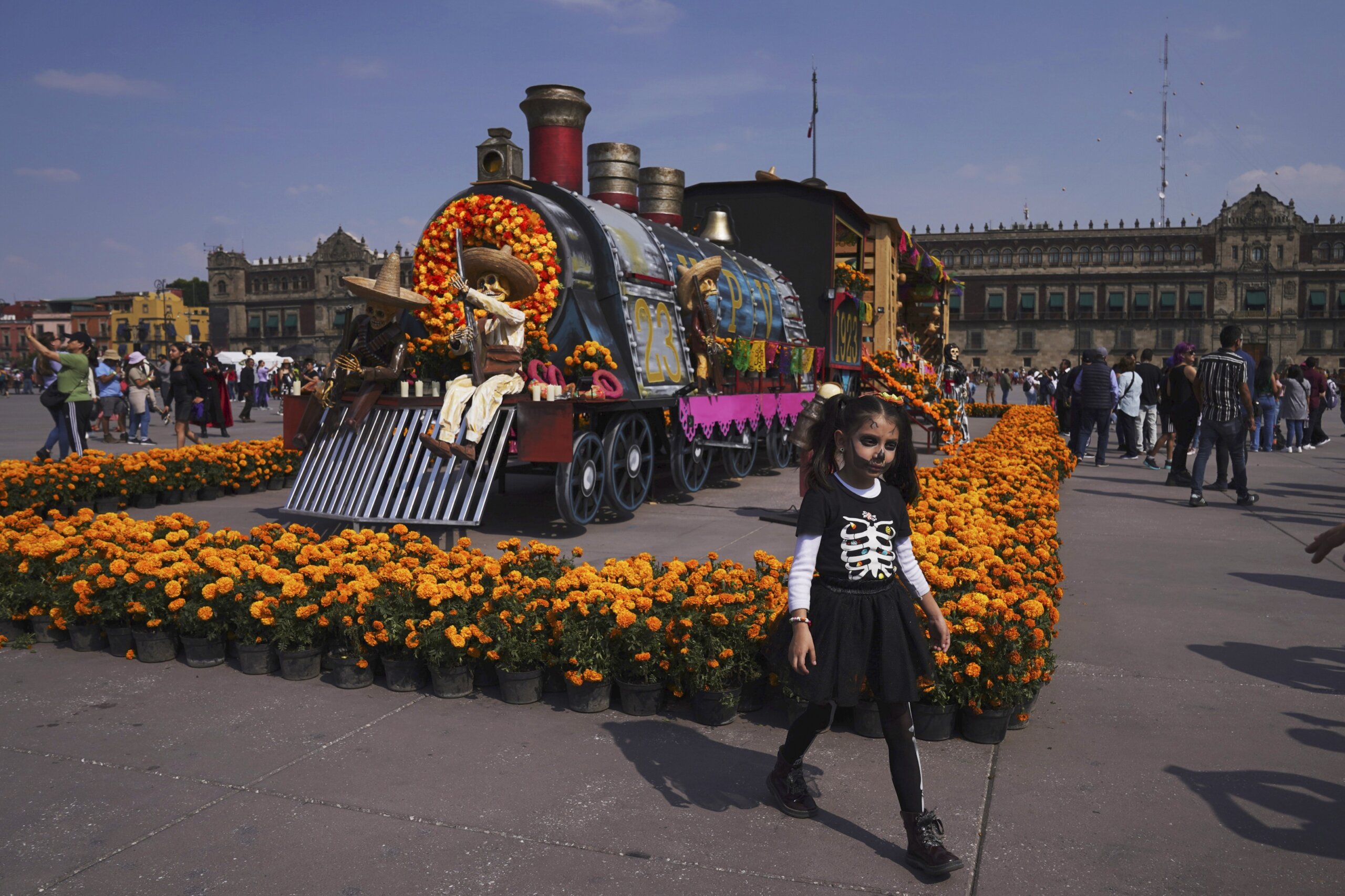 The day of the dead in Mexico is a celebration for 5 senses