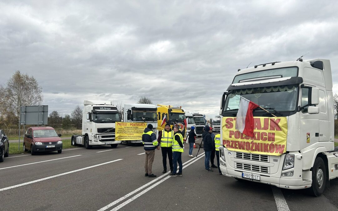 Road connecting to Ukraine blocked by Polish transport workers