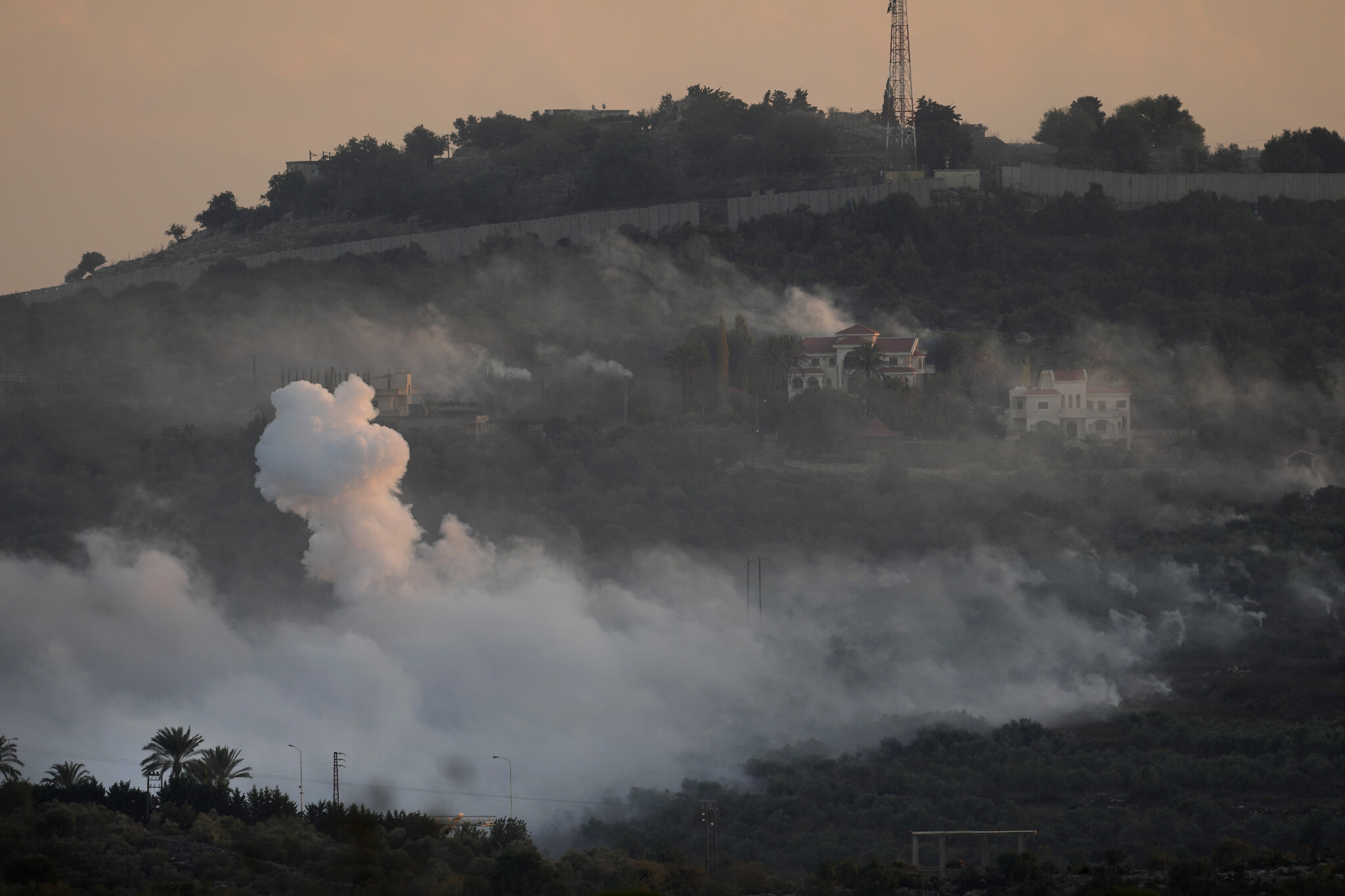 Clashes continue on the Lebanon-Israeli border