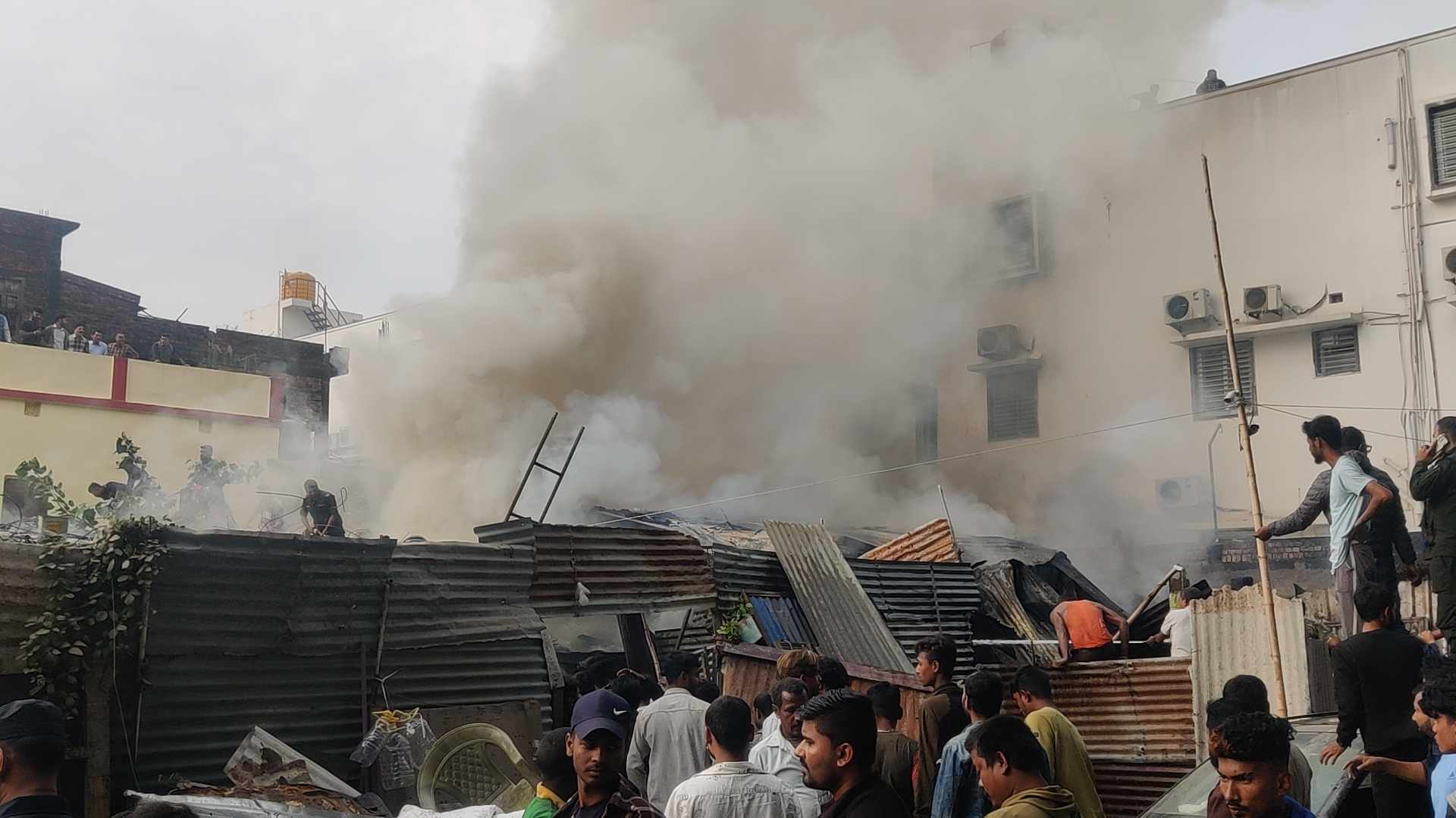 Five injured in fire at Kawadi godown in Biratnagar