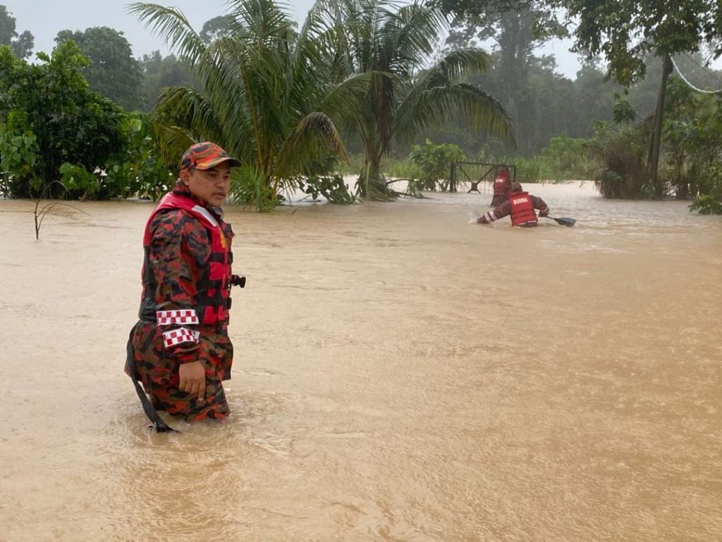 Floods displace over 6,500 people in Malaysia