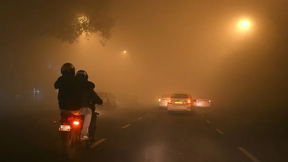 Delhi: Dense fog causes travel chaos in capital, other parts of north India