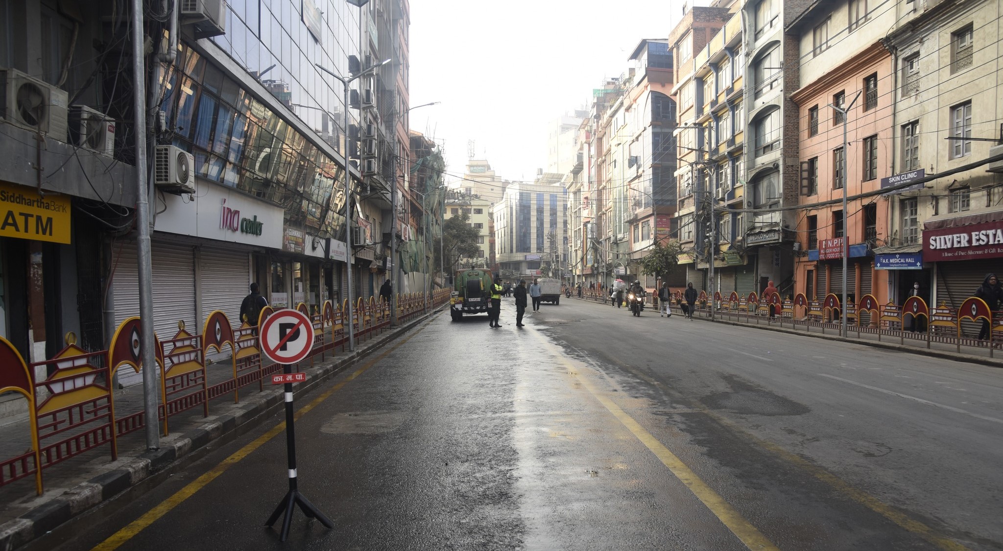 Parking prohibited on New Road’s black-pitched road (photos)