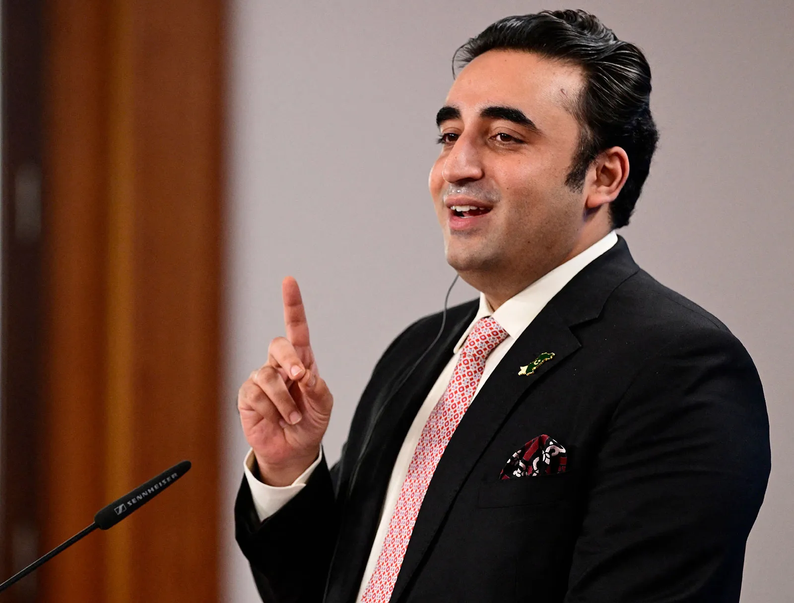 Feb 8 polls to be a fight between PPP and PML-N, says Bilawal Bhutto