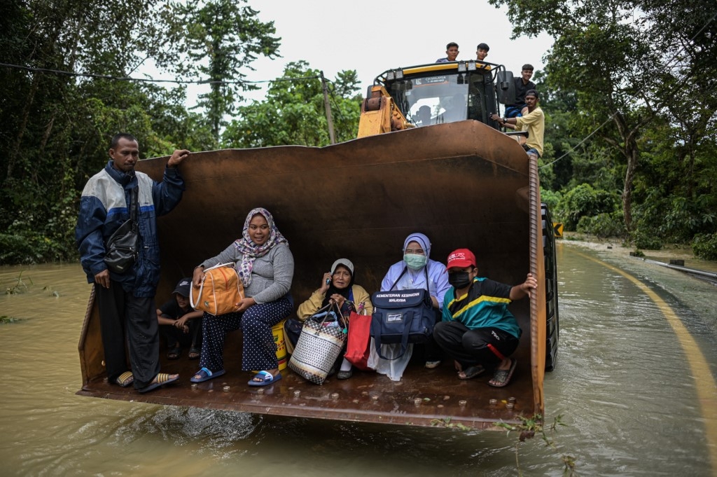 Floods worsen, over 9,000 evacuated in Malaysia