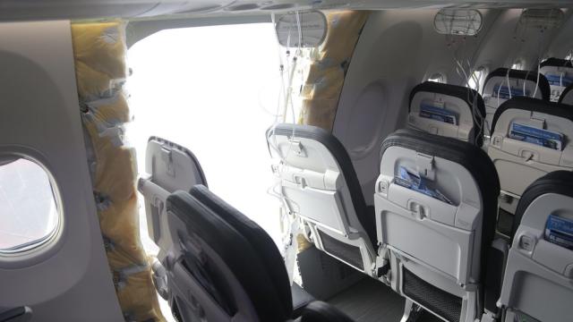 737 Max 9: Boeing jets cleared to fly after mid-air incident