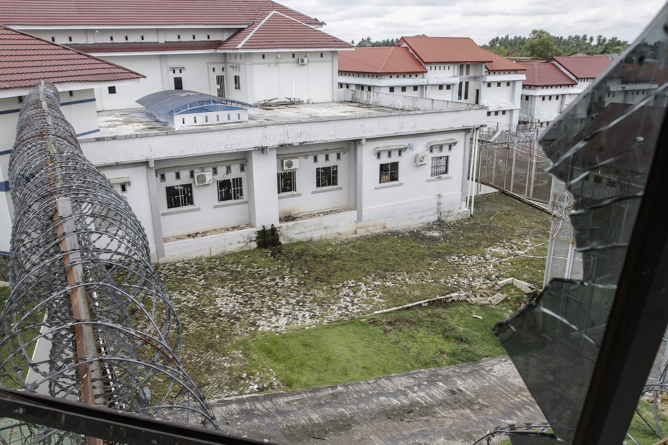 53 inmates escaped from prison in Indonesia