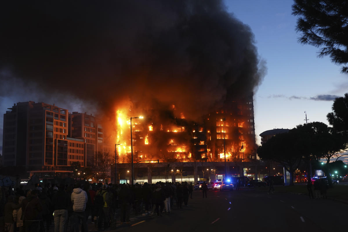 Valencia fire: At least four killed as blaze engulfs apartment block in Spain