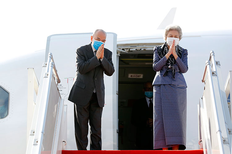 Cambodian king, Queen Mother visit China for routine health checkup