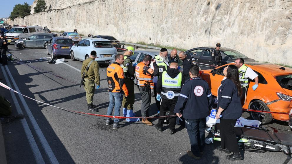 1 killed, 8 injured in shooting near West Bank settlement