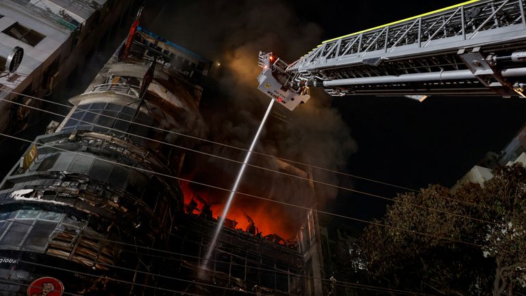 Bangladesh fire: At least 43 dead in Dhaka building blaze