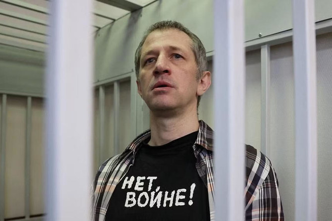 Russia jails journalist for criticizing Ukraine offensive