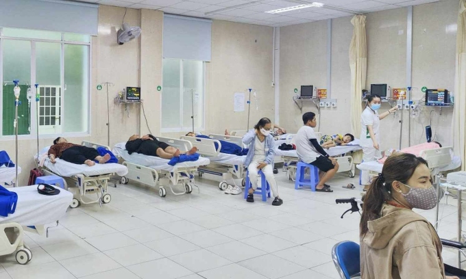 Nearly 200 people in central Vietnam hospitalized due to suspected food poisoning