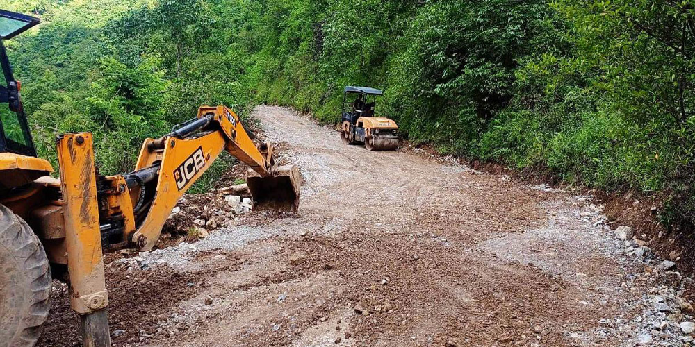 Bareng-Shantipur road awaits up-gradation